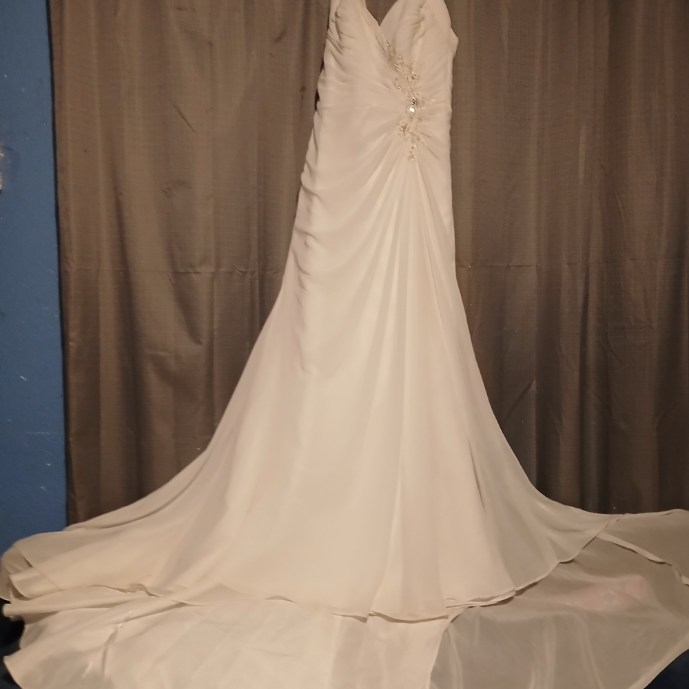 David's Bridal Ivory Satin Bridal Gown Label Detail